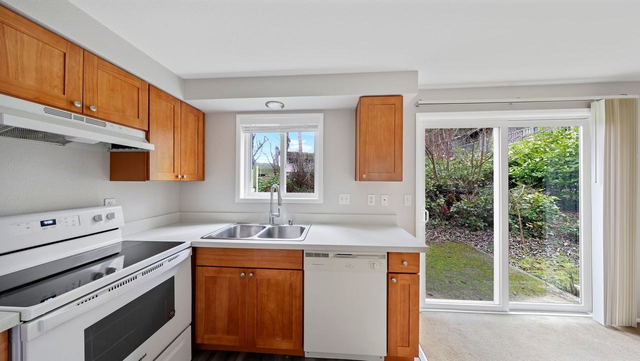 1100 Sw Harrier Cir #3 - Photo 2 of 8