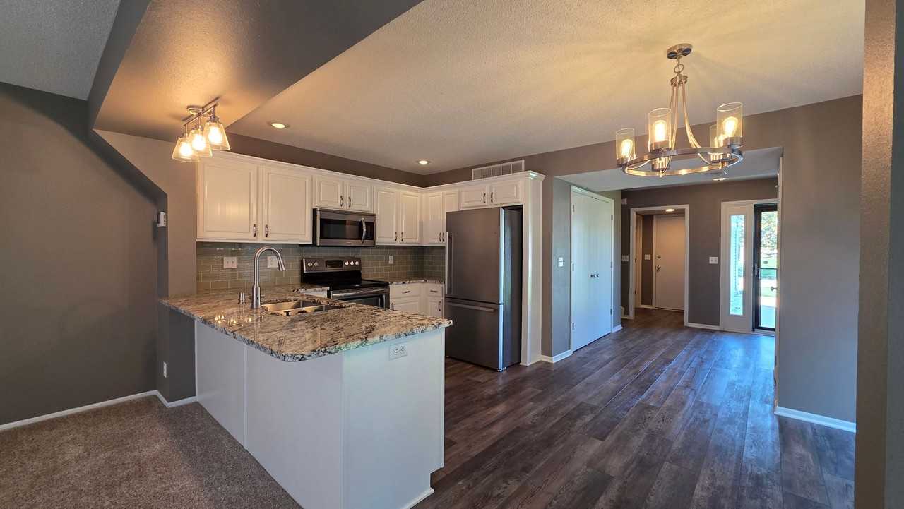 4555 Ne 83rd St - Photo 3 of 11