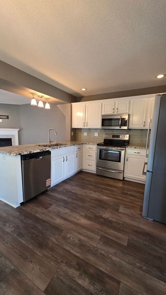 4555 Ne 83rd St - Photo 5 of 11