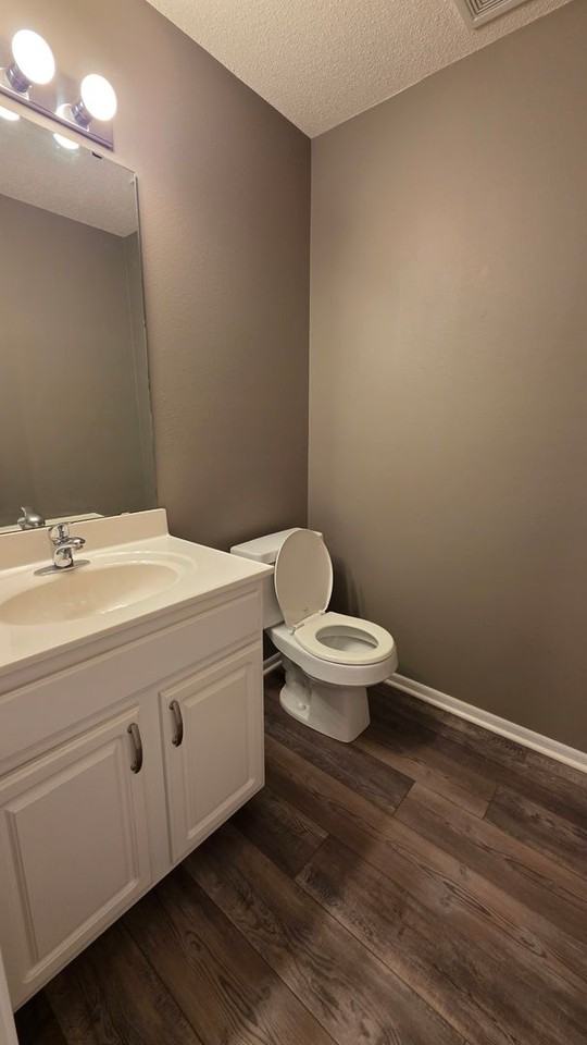 4555 Ne 83rd St - Photo 6 of 11