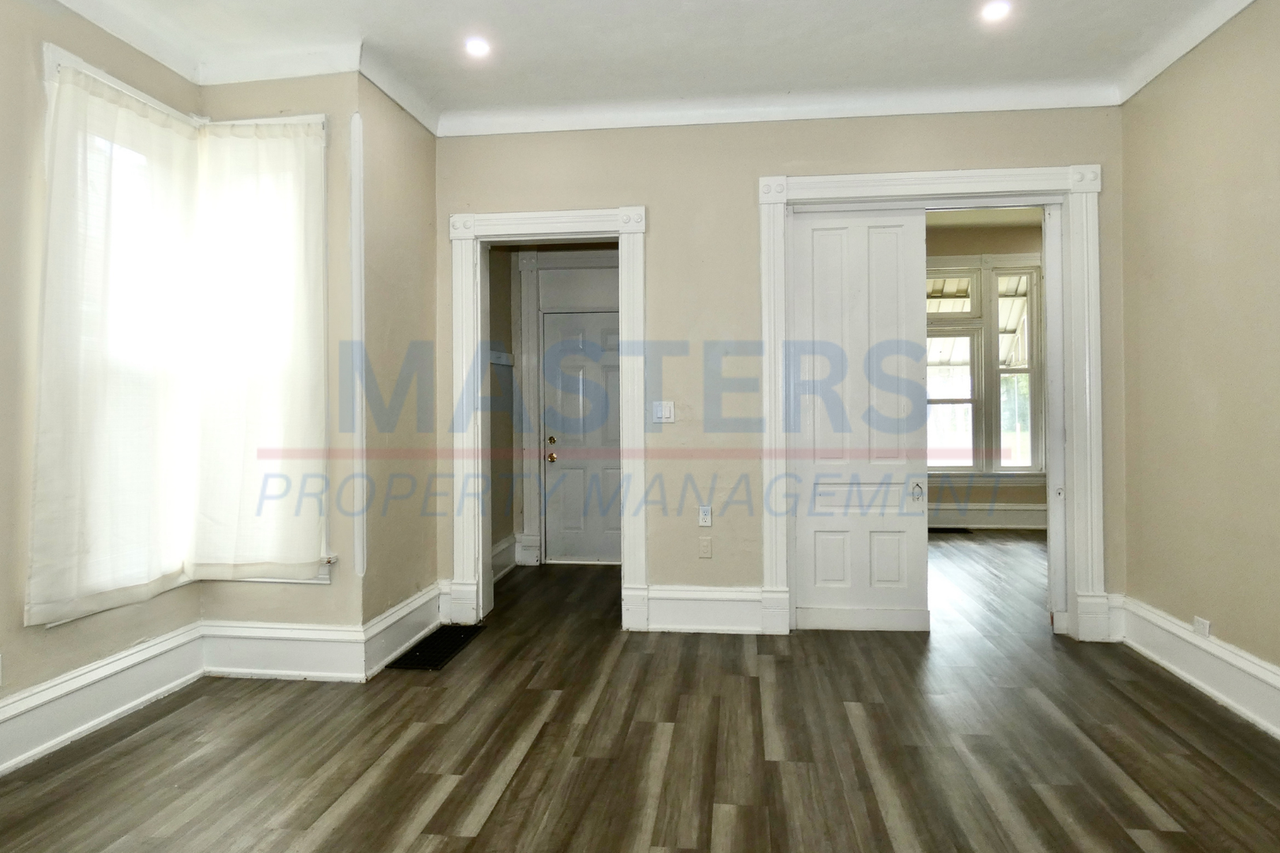834 Prouty Ave - Photo 2 of 24