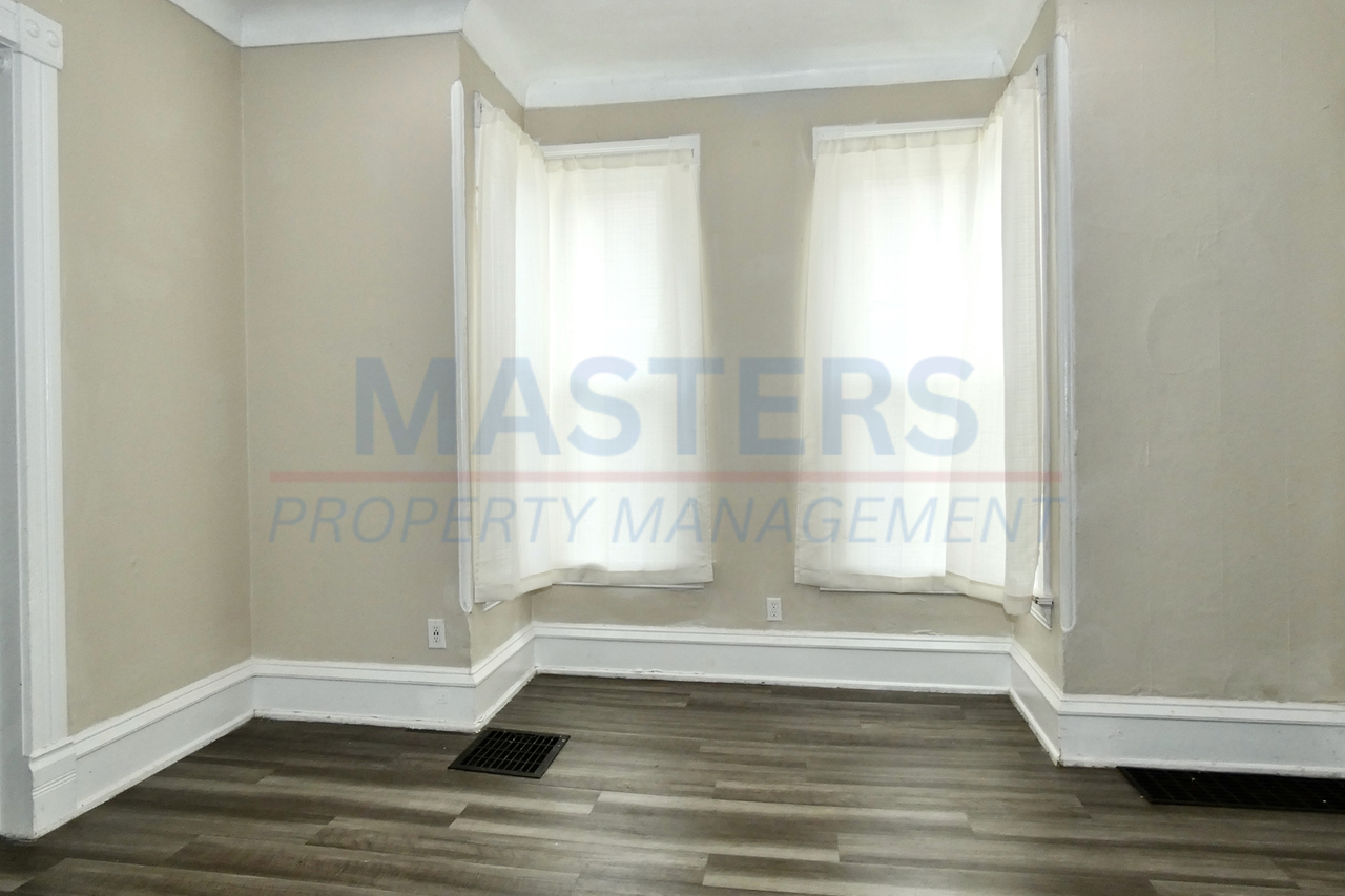 834 Prouty Ave - Photo 4 of 24
