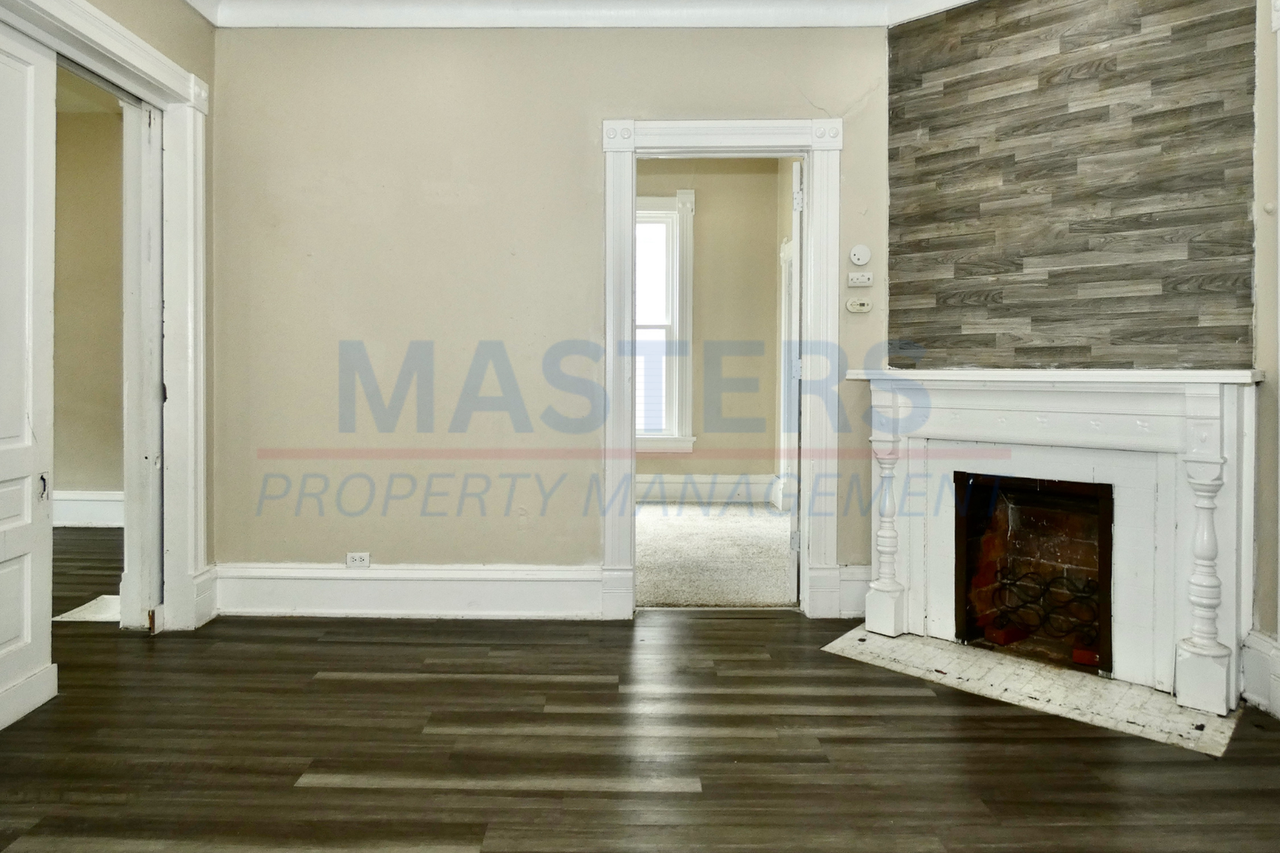834 Prouty Ave - Photo 5 of 24