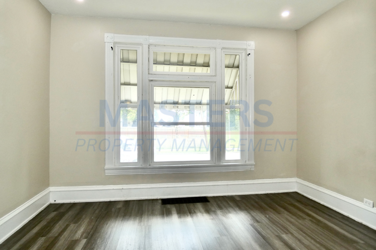 834 Prouty Ave - Photo 6 of 24