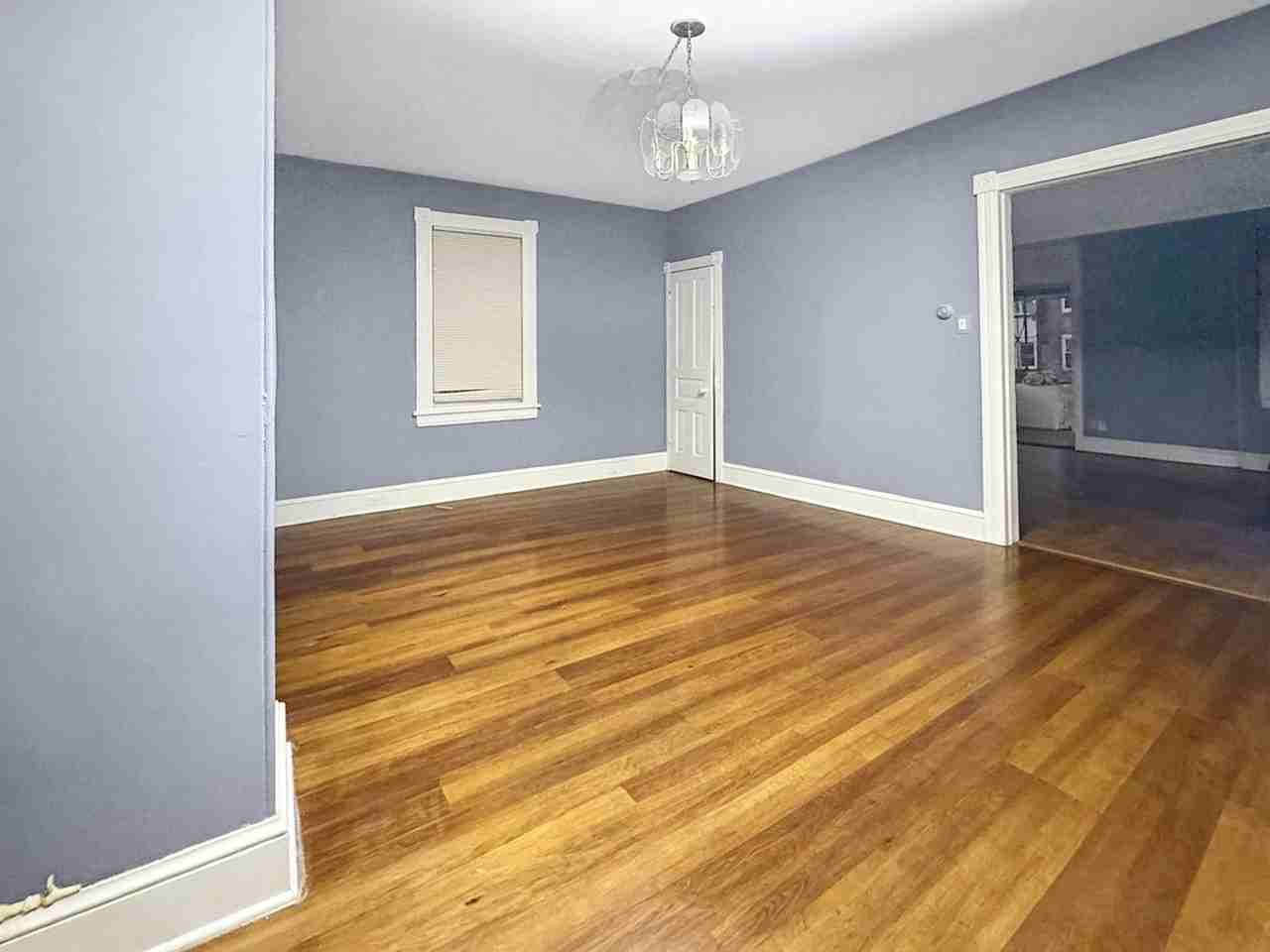 704 N Michigan Ave - Photo 7 of 18