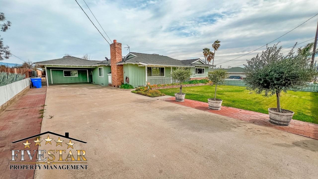 709 Park Dr - Photo 2 of 40