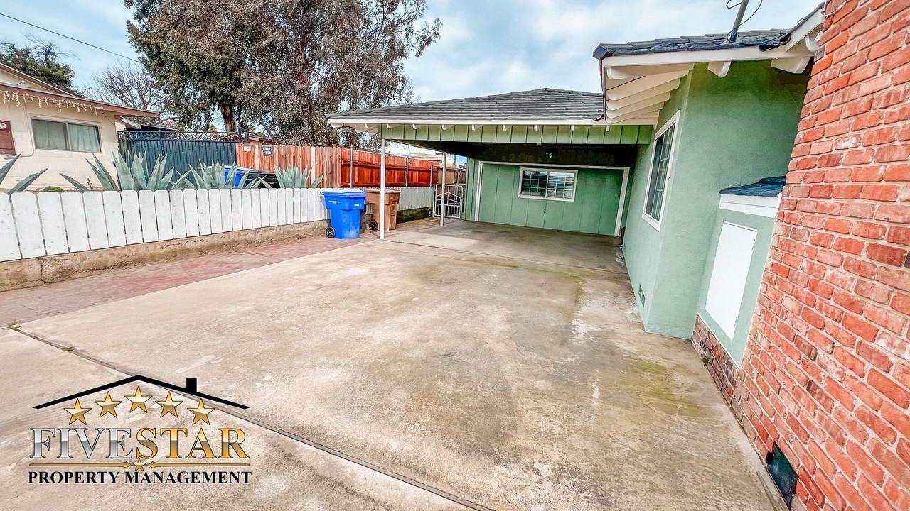 709 Park Dr - Photo 5 of 40