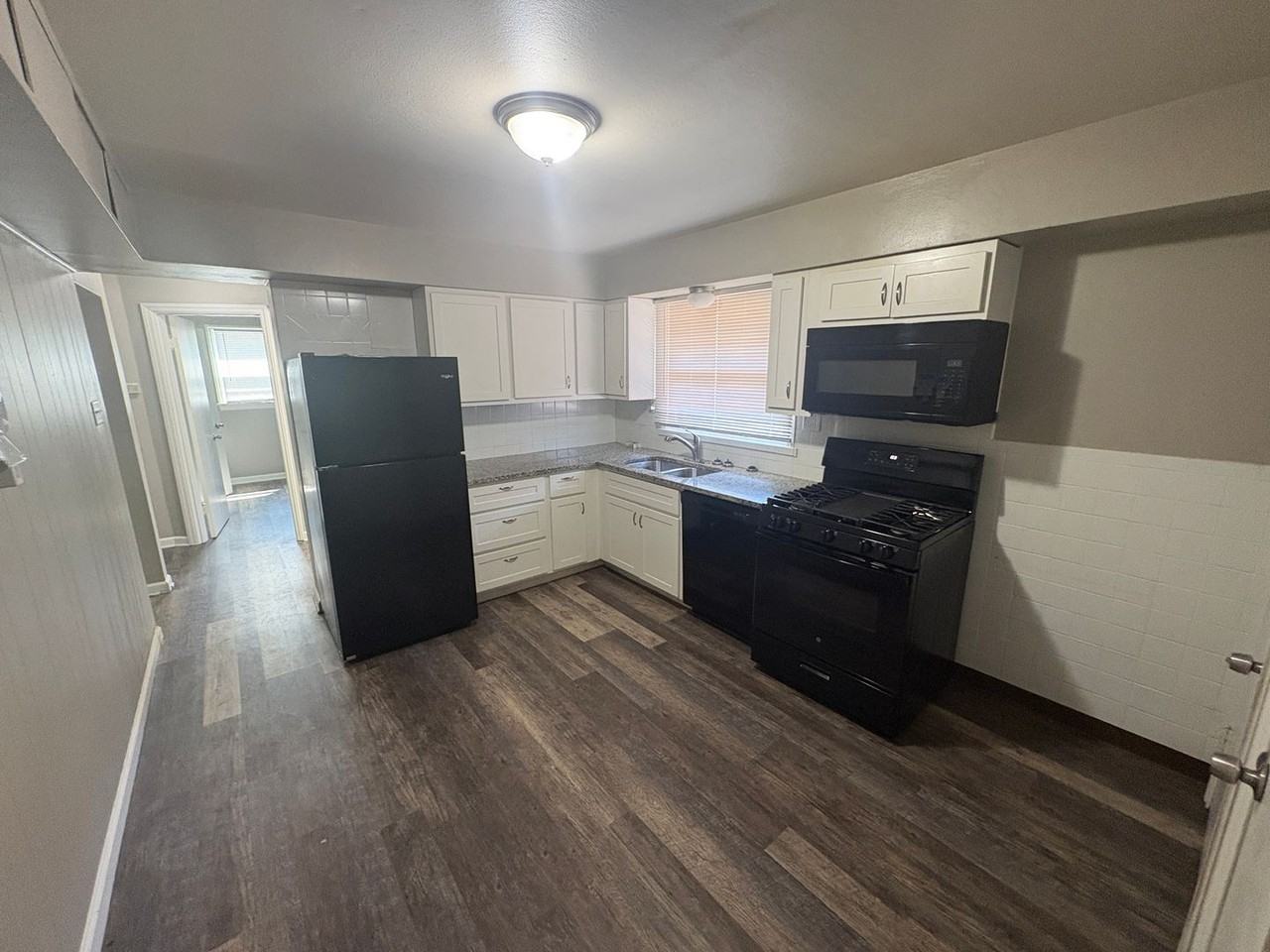 565 S Lafayette St - Photo 2 of 9