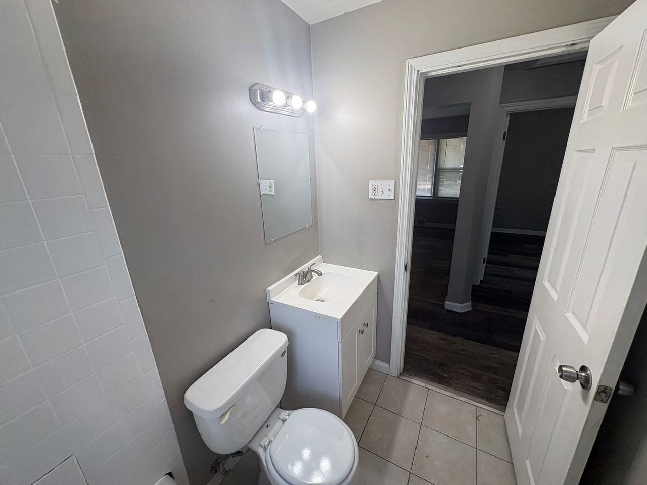 565 S Lafayette St - Photo 6 of 9
