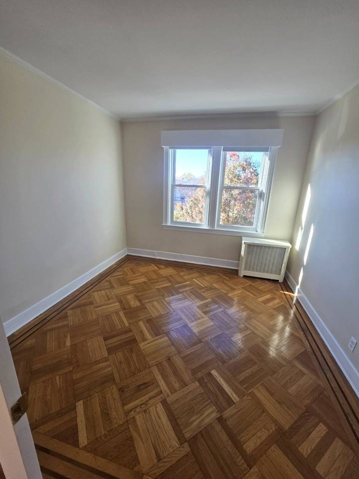 5120 47th St - Photo 2 of 9