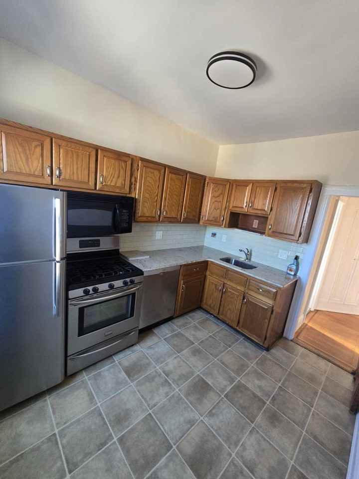 5120 47th St - Photo 4 of 9