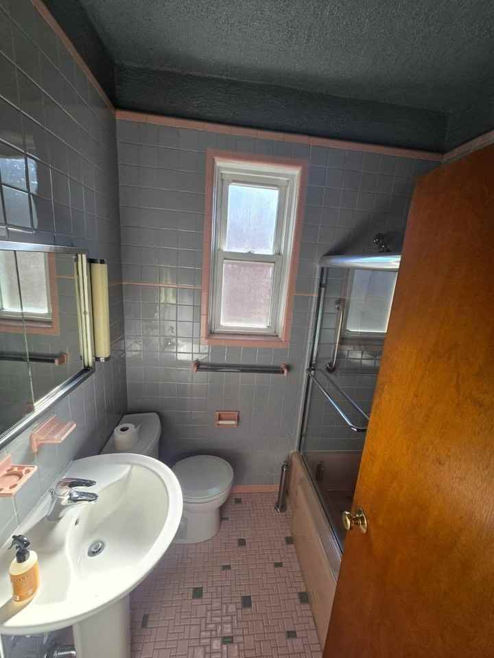 5120 47th St - Photo 7 of 9