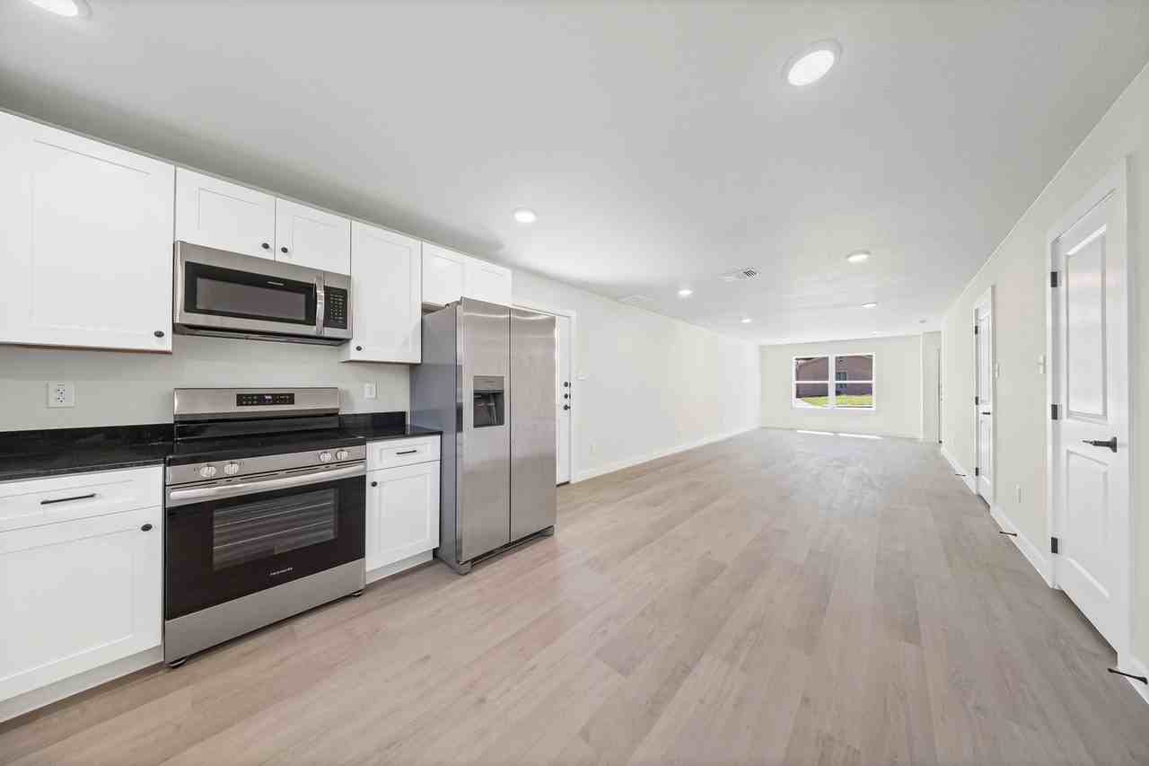 1902 E Avenue G #A - Photo 6 of 25