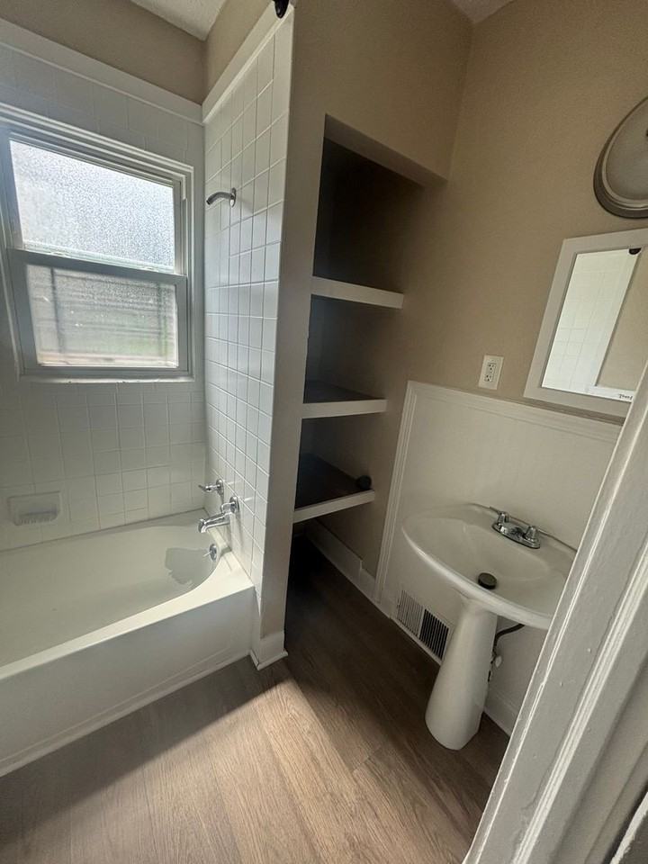 6822 Fleet Ave - Photo 4 of 7