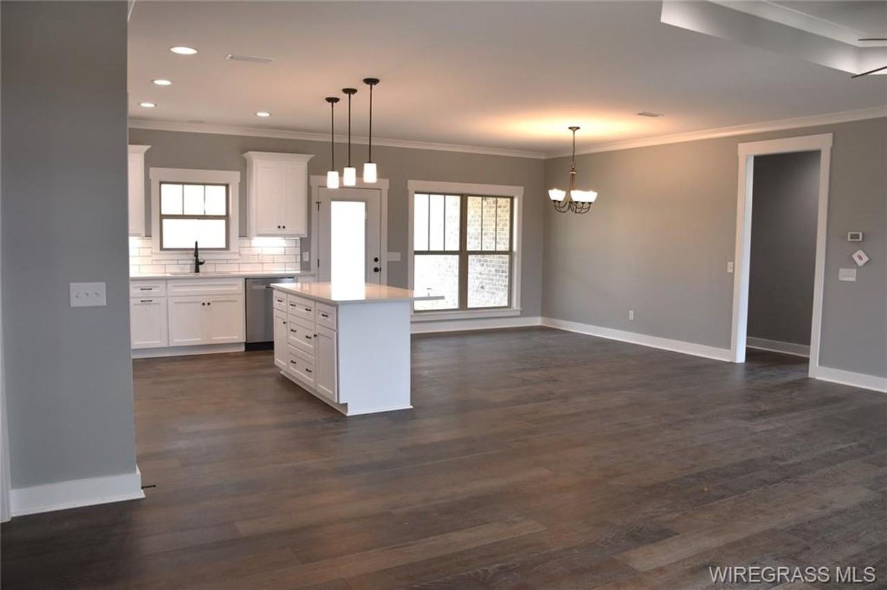 364 Lakes Dr - Photo 3 of 19