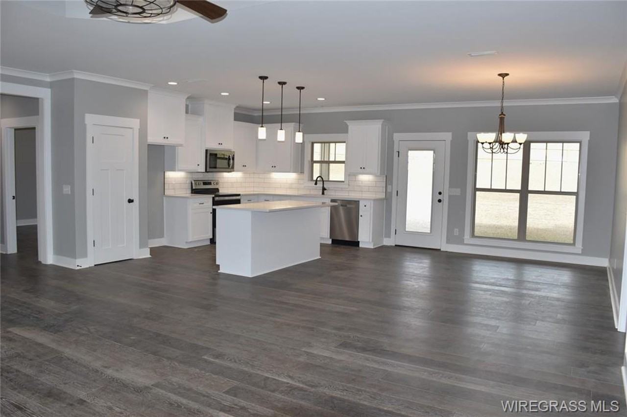 364 Lakes Dr - Photo 4 of 19