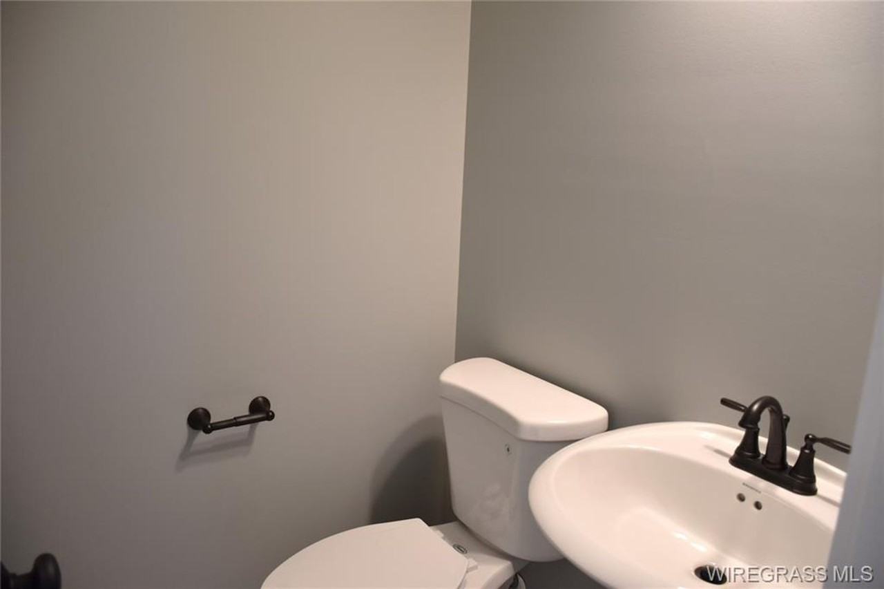 364 Lakes Dr - Photo 7 of 19