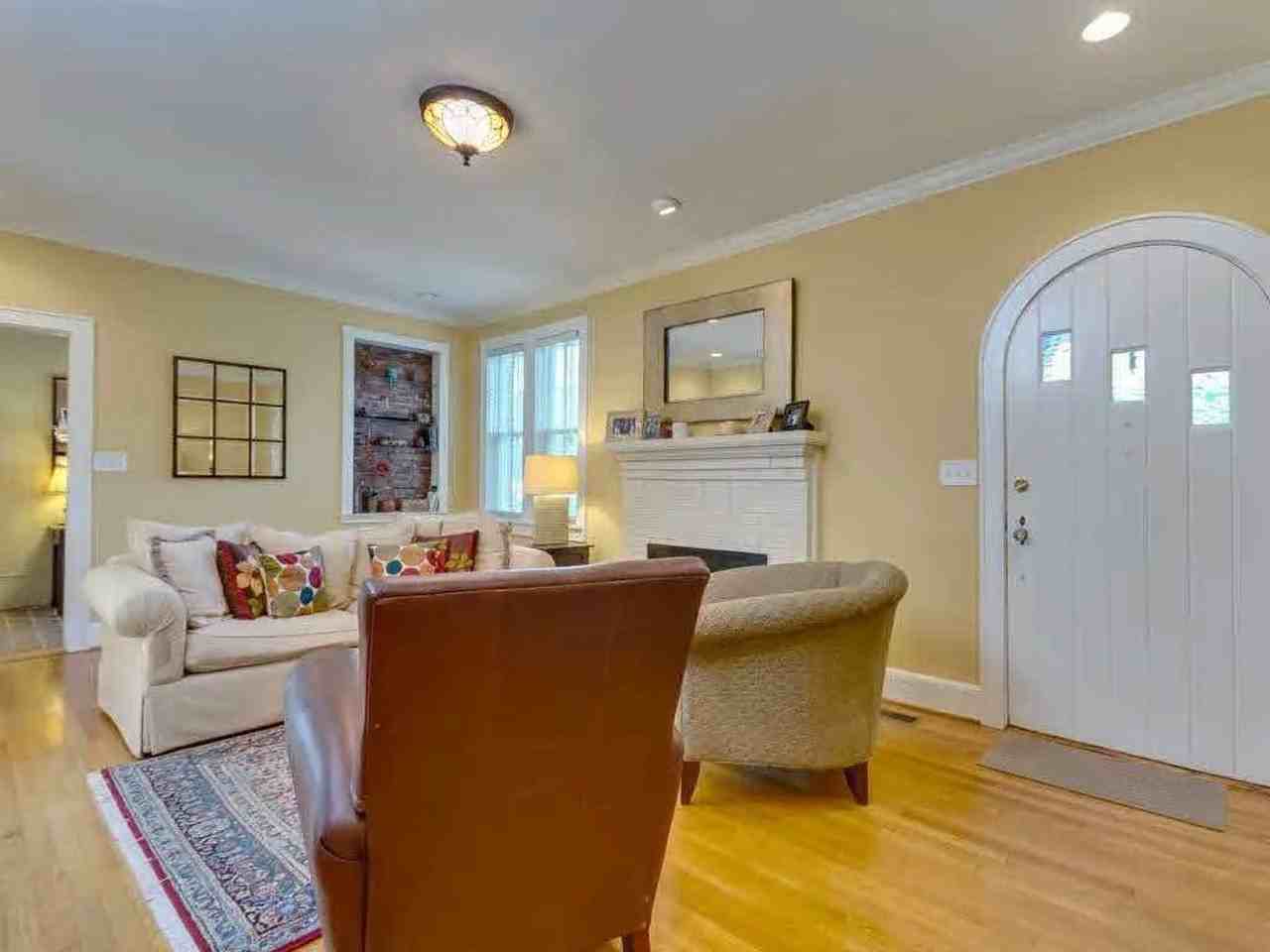 3214 Devereaux Rd - Photo 6 of 27