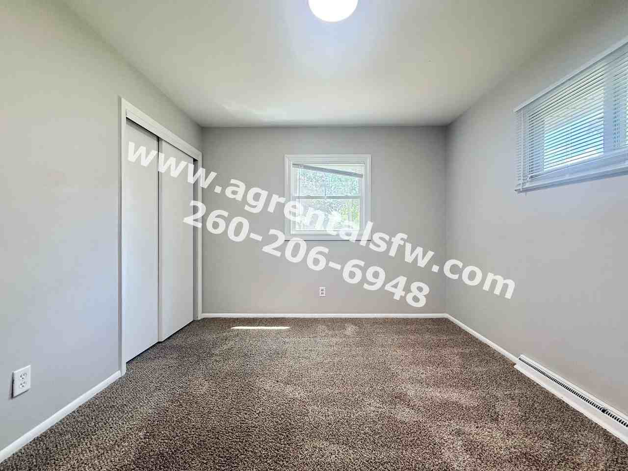 5037 Brook Dr - Photo 4 of 15