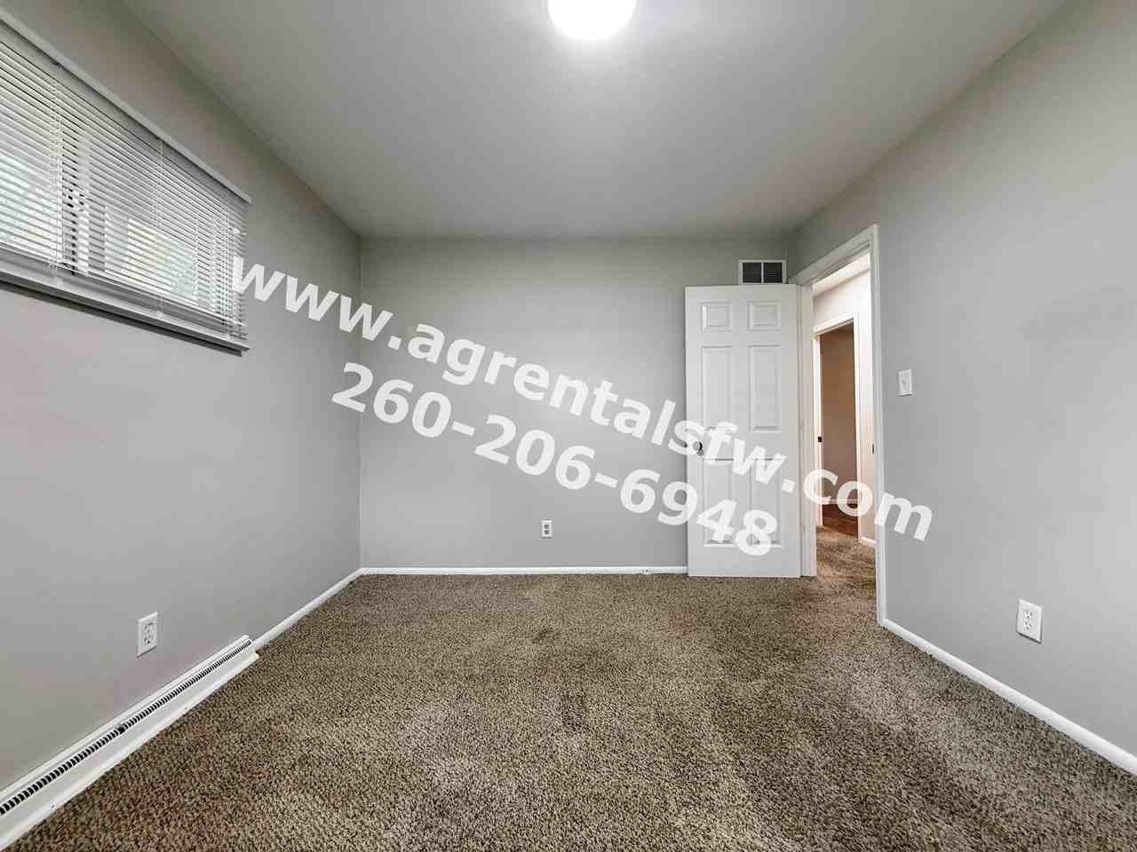 5037 Brook Dr - Photo 5 of 15