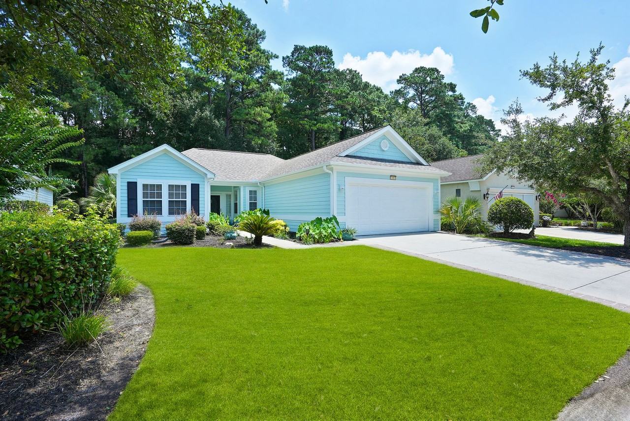 211 Hampton Cir - Photo 3 of 50