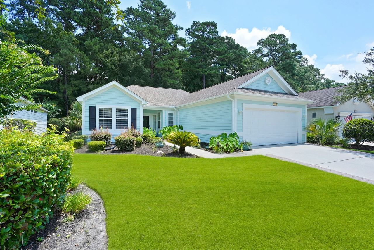 211 Hampton Cir - Photo 4 of 50