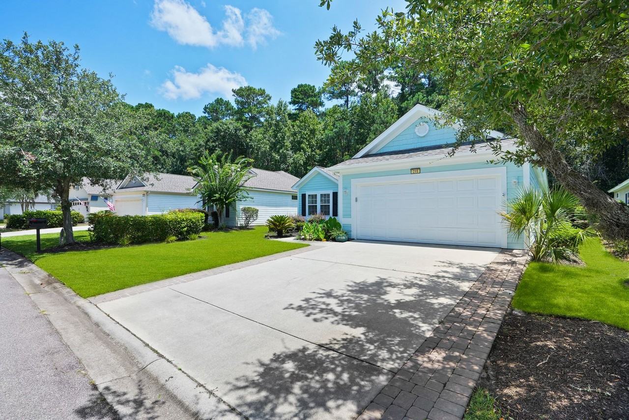 211 Hampton Cir - Photo 5 of 50