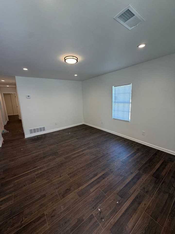 851 N Claybrook St - Photo 3 of 15