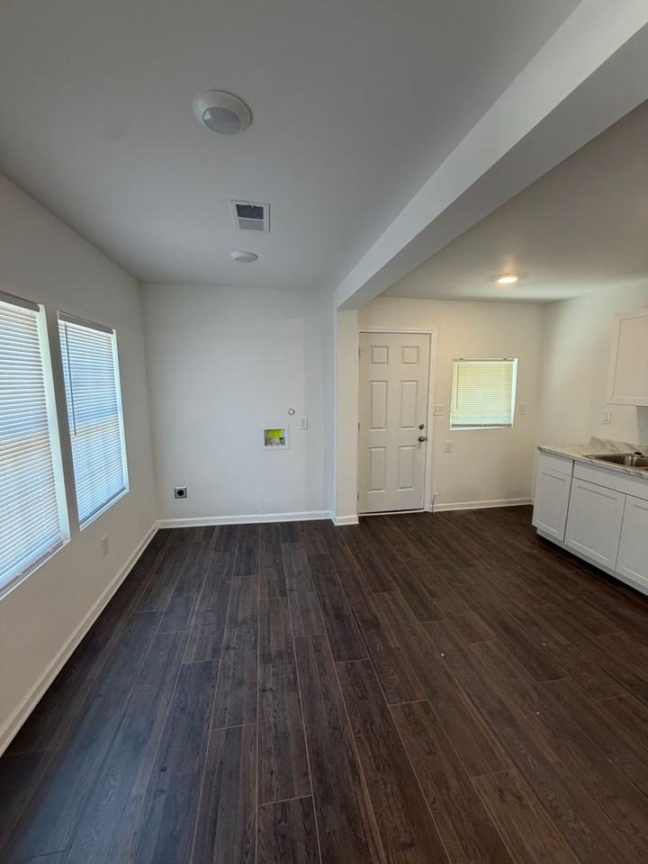 851 N Claybrook St - Photo 4 of 15