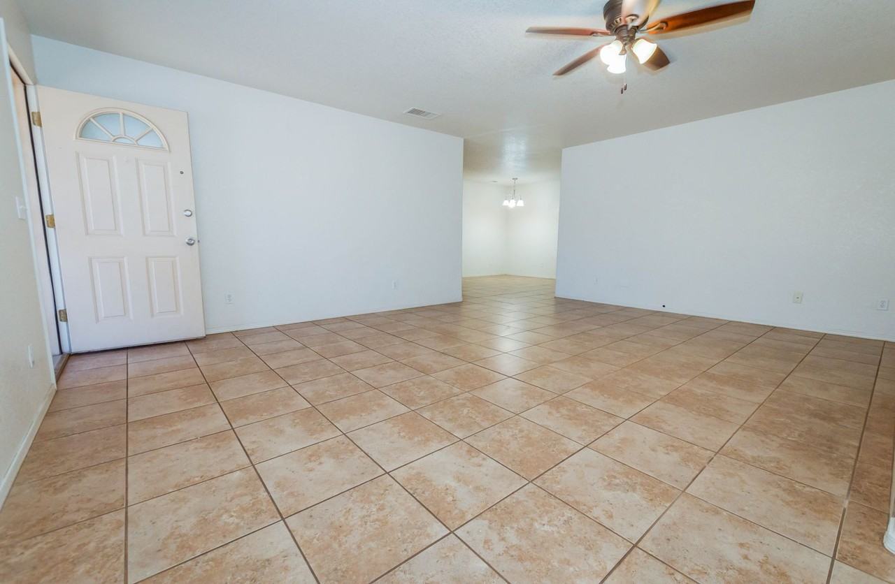 1083 Desert Oak Pl - Photo 5 of 41
