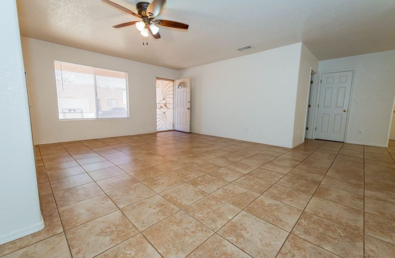 1083 Desert Oak Pl - Photo 6 of 41