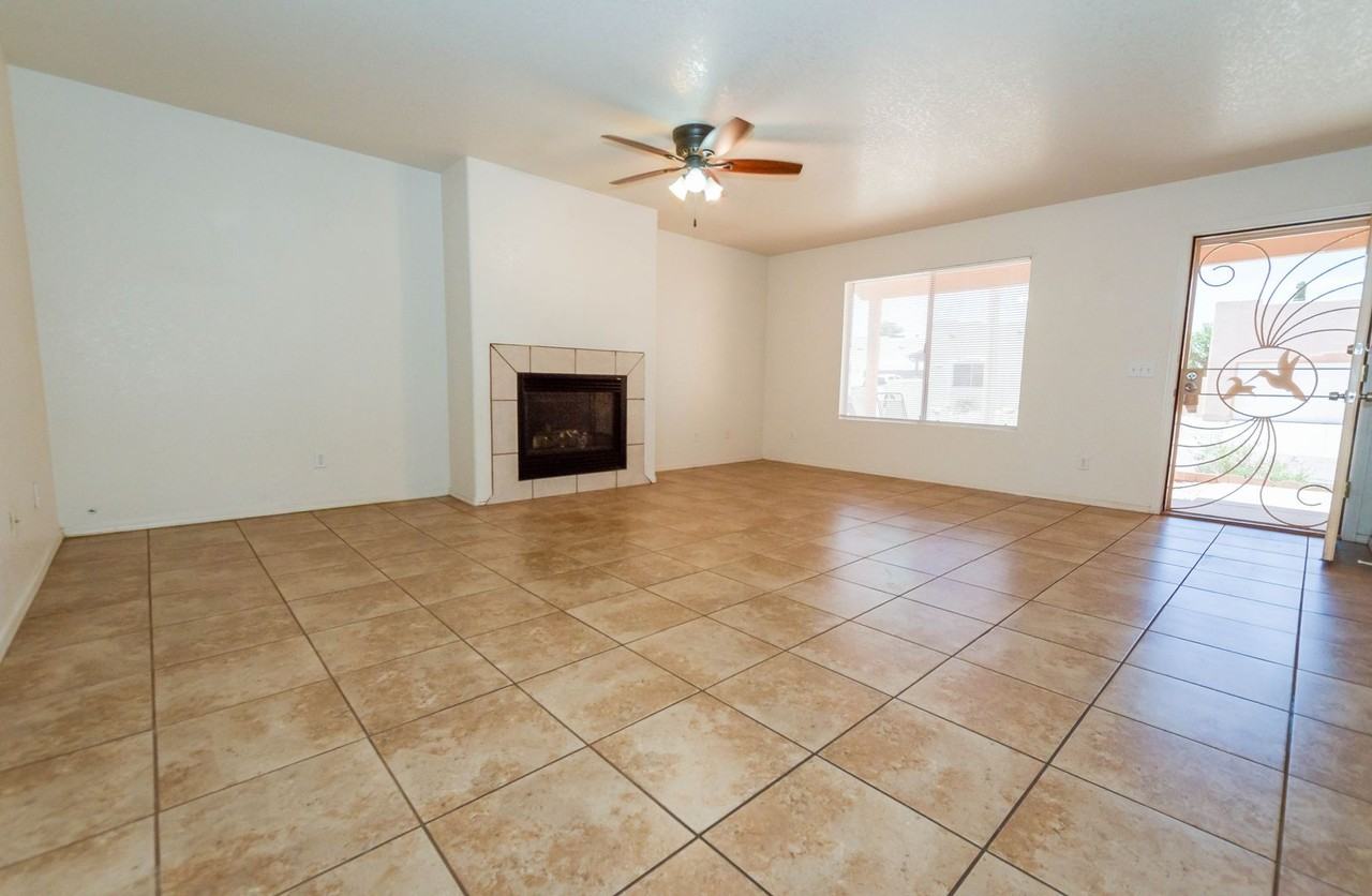 1083 Desert Oak Pl - Photo 7 of 41