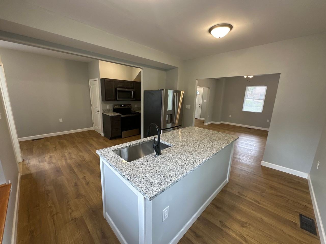 459 E Oakland Ave - Photo 3 of 22
