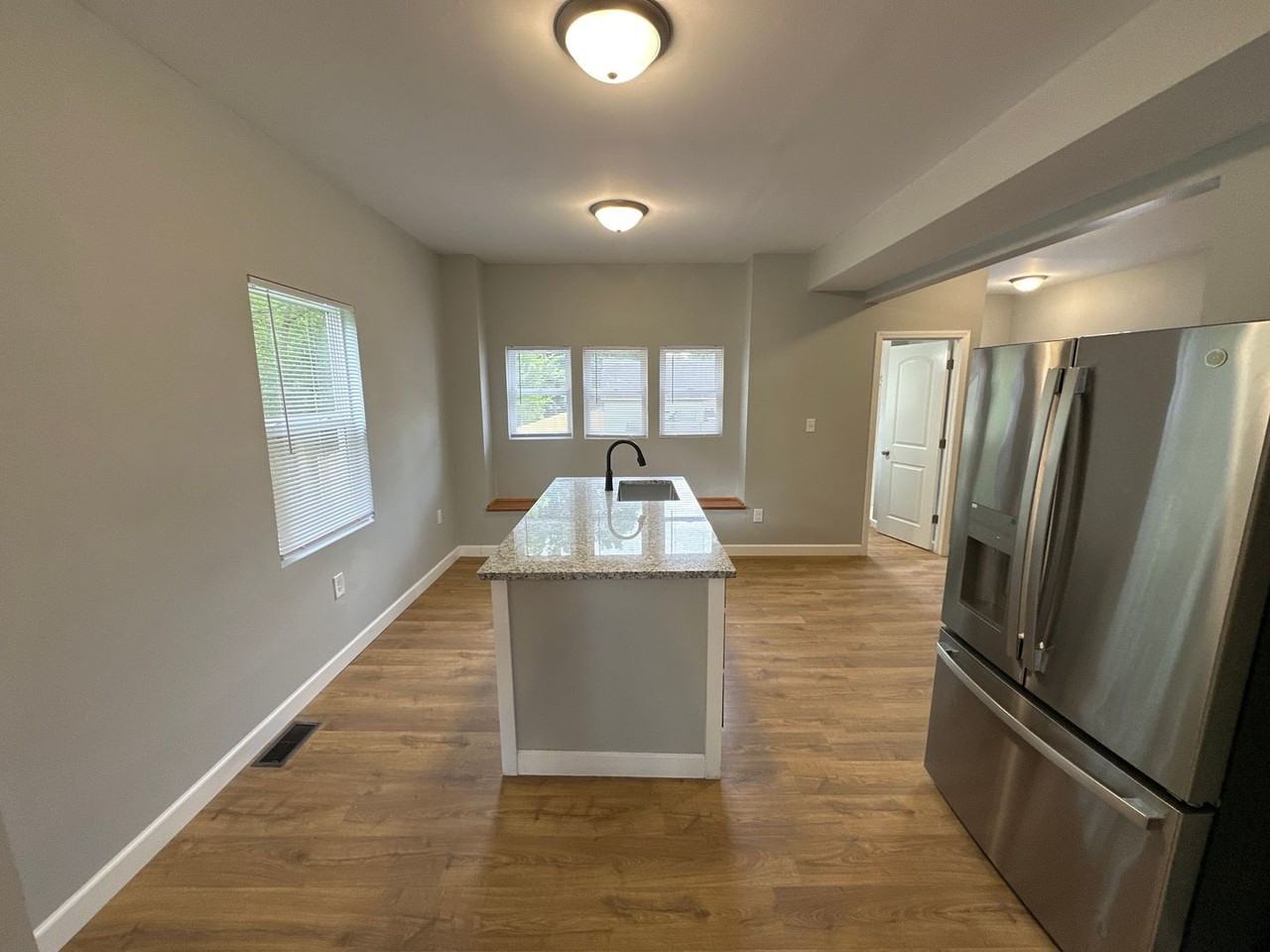 459 E Oakland Ave - Photo 5 of 22