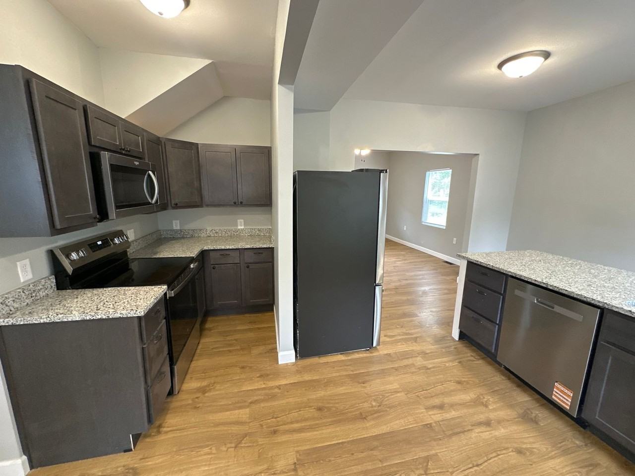 459 E Oakland Ave - Photo 7 of 22