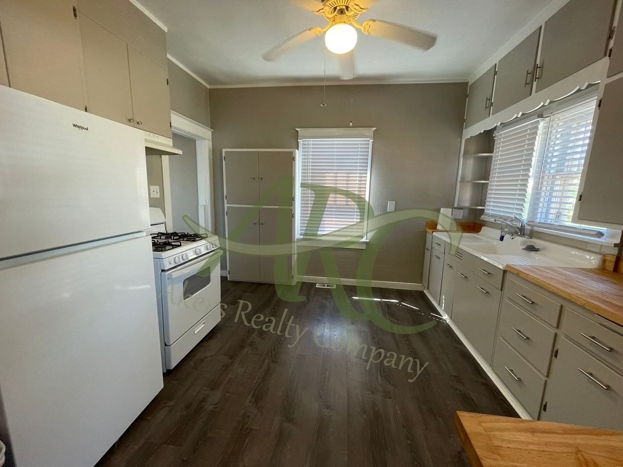 1208 E 13th St - Photo 5 of 21