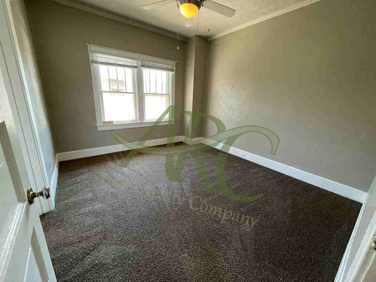 1208 E 13th St - Photo 7 of 21