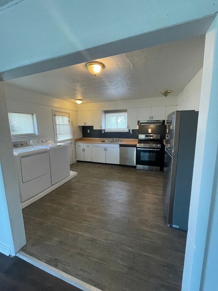 750 Cleveland Rd - Photo 5 of 10