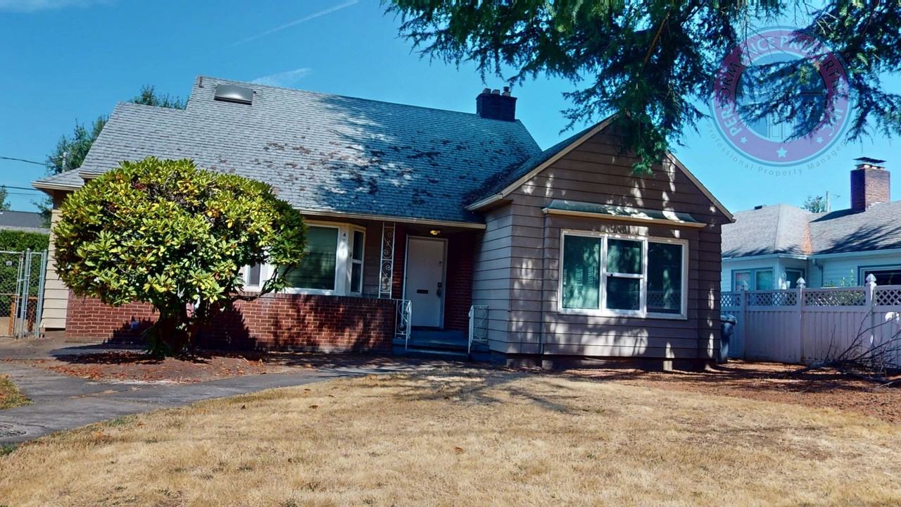 4771 N Willamette Blvd - Photo 2 of 38