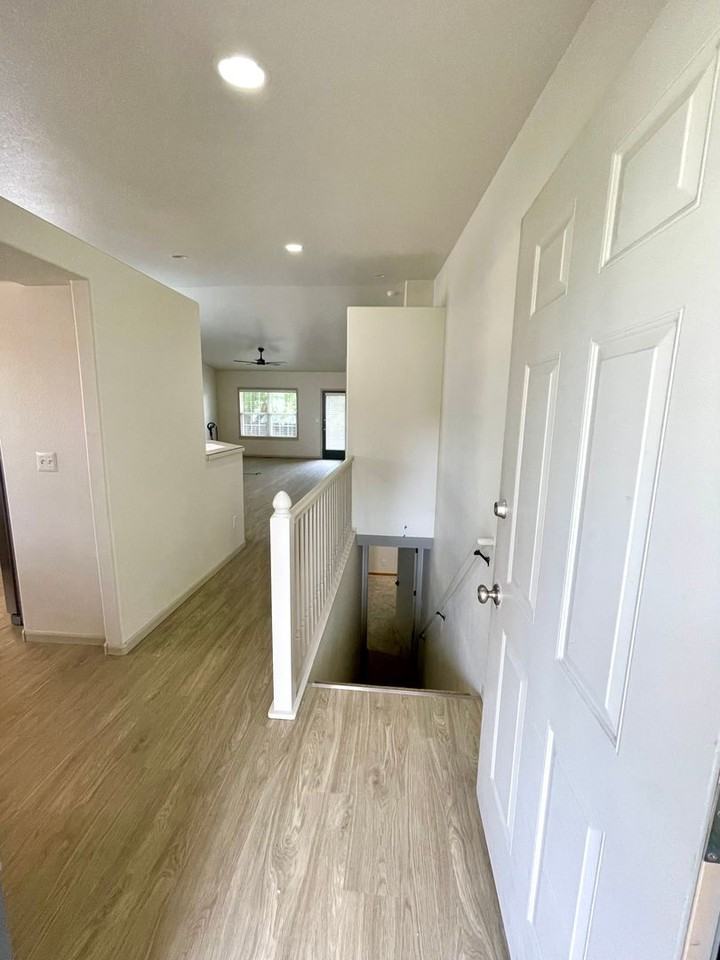 201 Manor Ct #B - Photo 3 of 24
