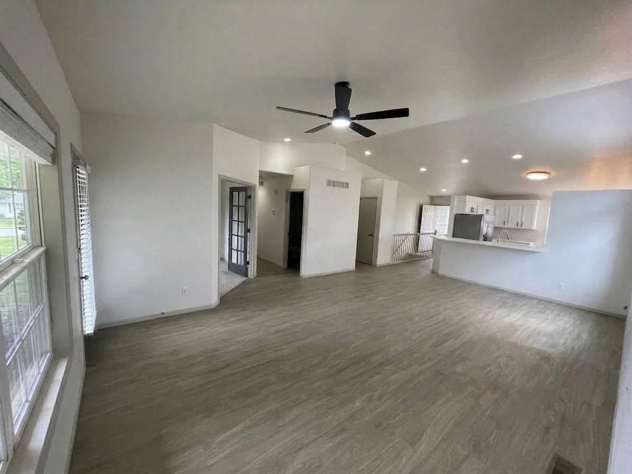 201 Manor Ct #B - Photo 5 of 24