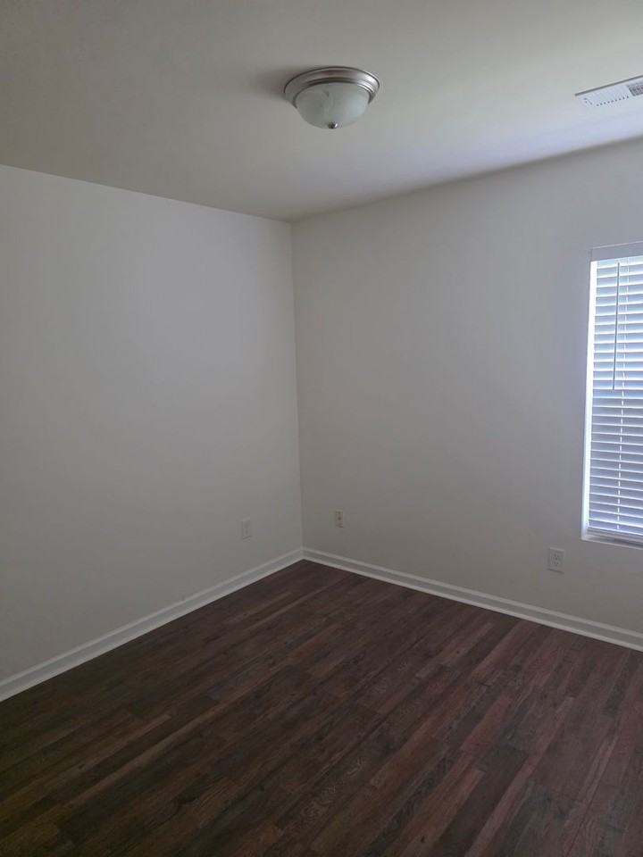 319 Alice Ave - Photo 7 of 12
