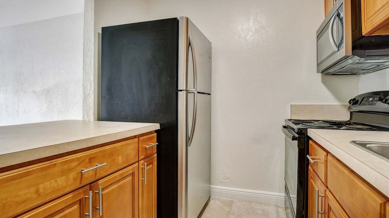 1701 Eastern Rd - Photo 4 of 10