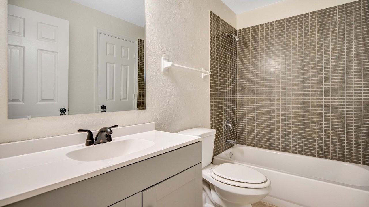 1701 Eastern Rd - Photo 5 of 10