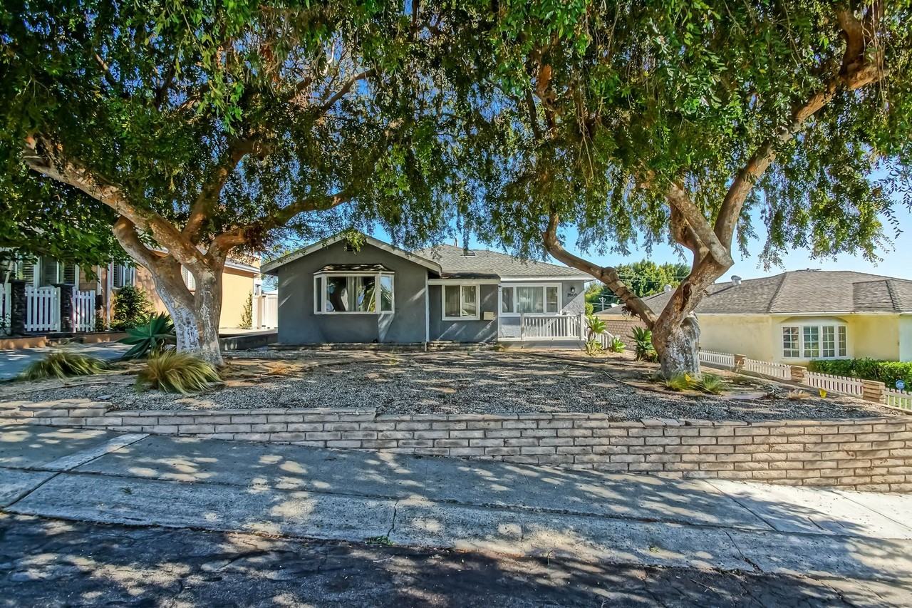 2809 Carlsbad St - Photo 2 of 40