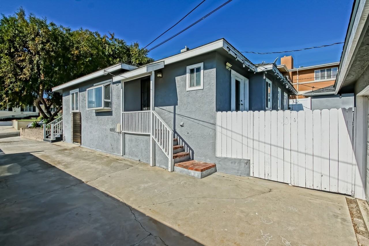 2809 Carlsbad St - Photo 3 of 40