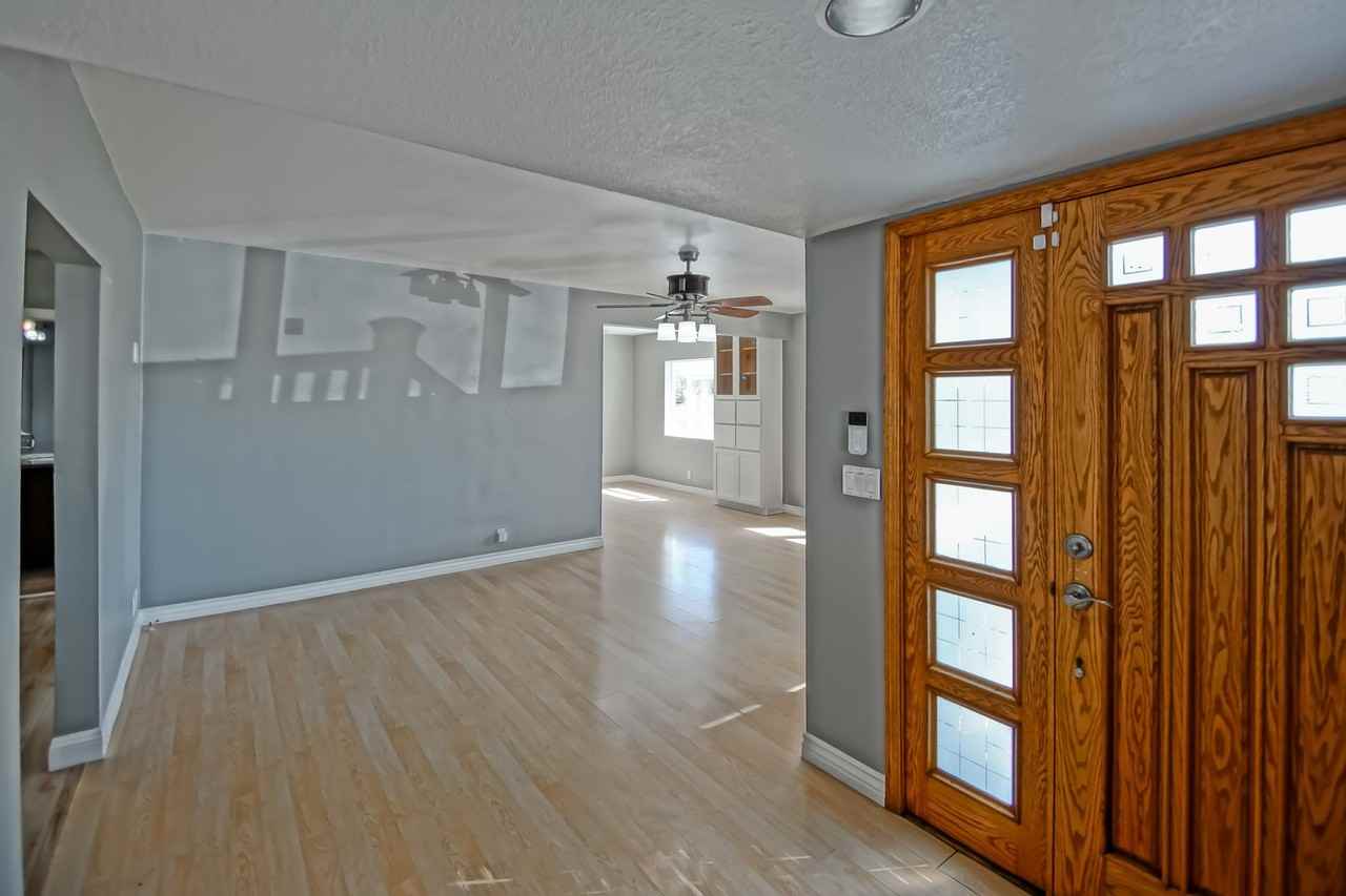 2809 Carlsbad St - Photo 4 of 40