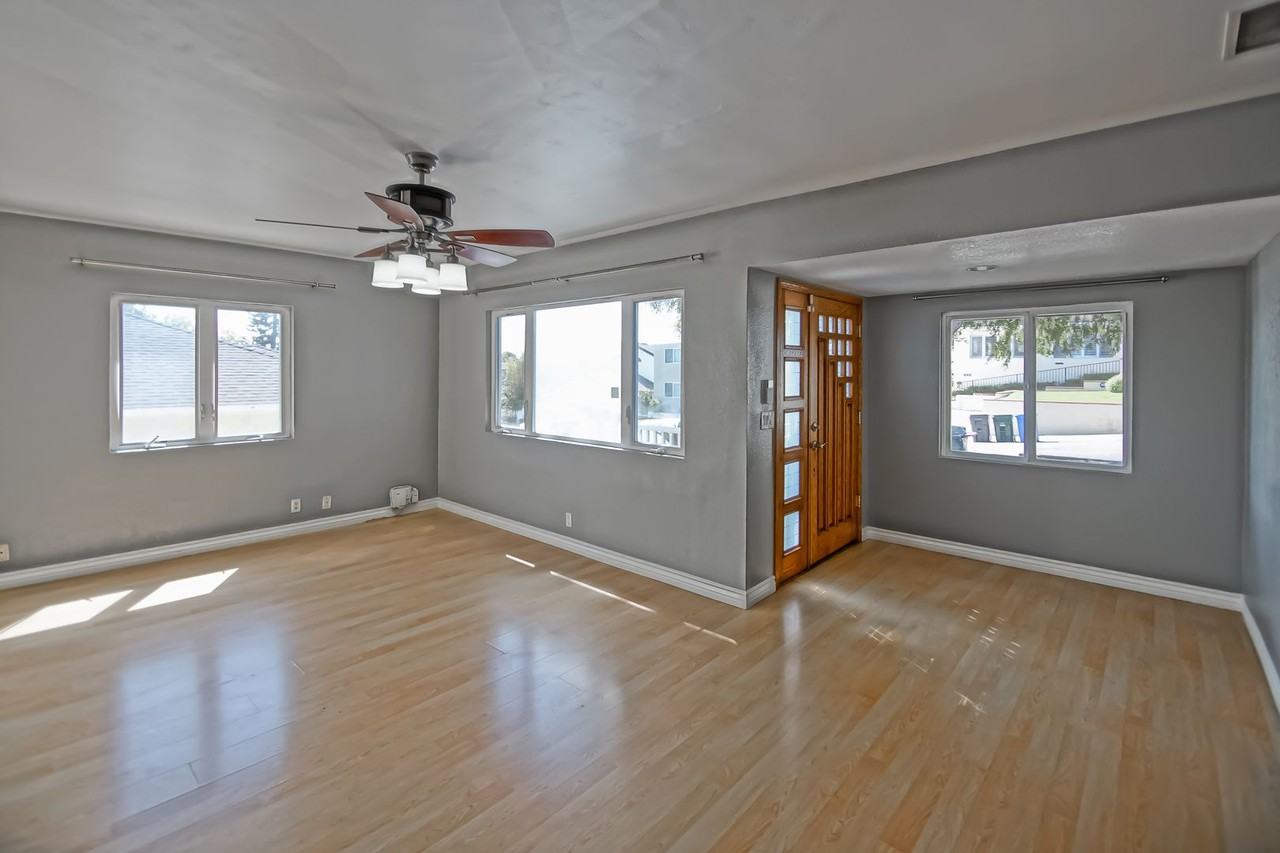 2809 Carlsbad St - Photo 5 of 40
