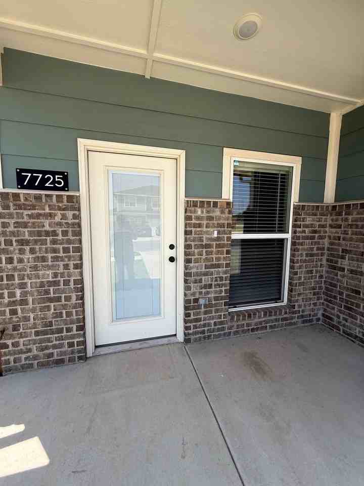 7623 Owen Ln - Photo 3 of 34