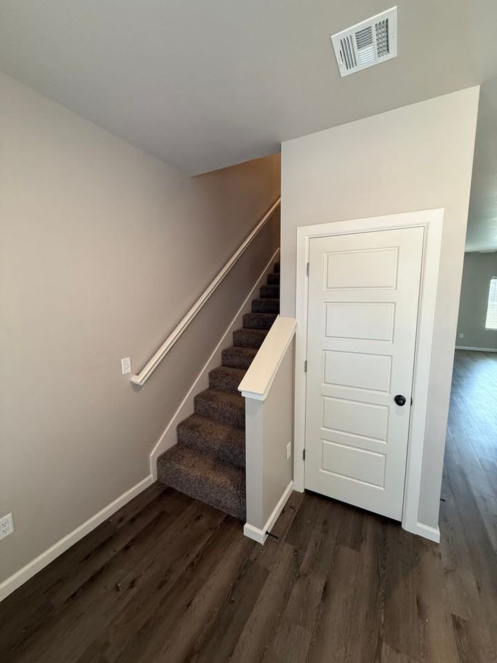 7703 Owen Ln - Photo 3 of 34